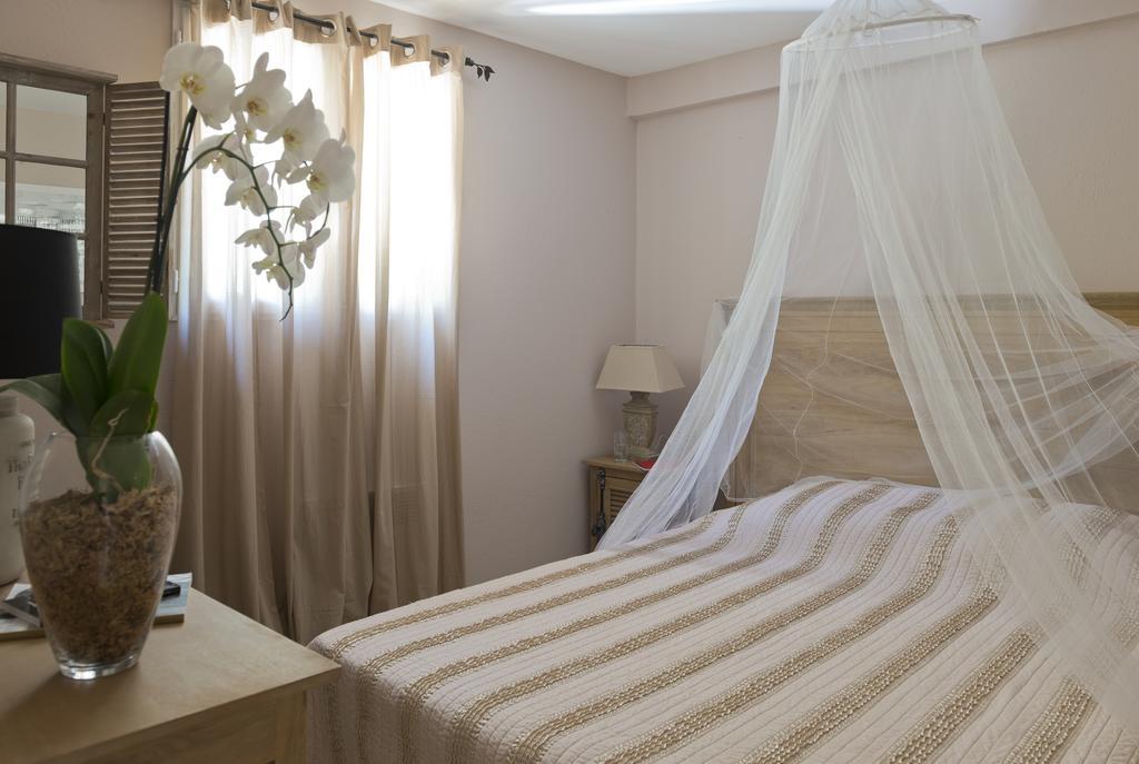 Les Jardins De La Mer Grimaud Habitación foto