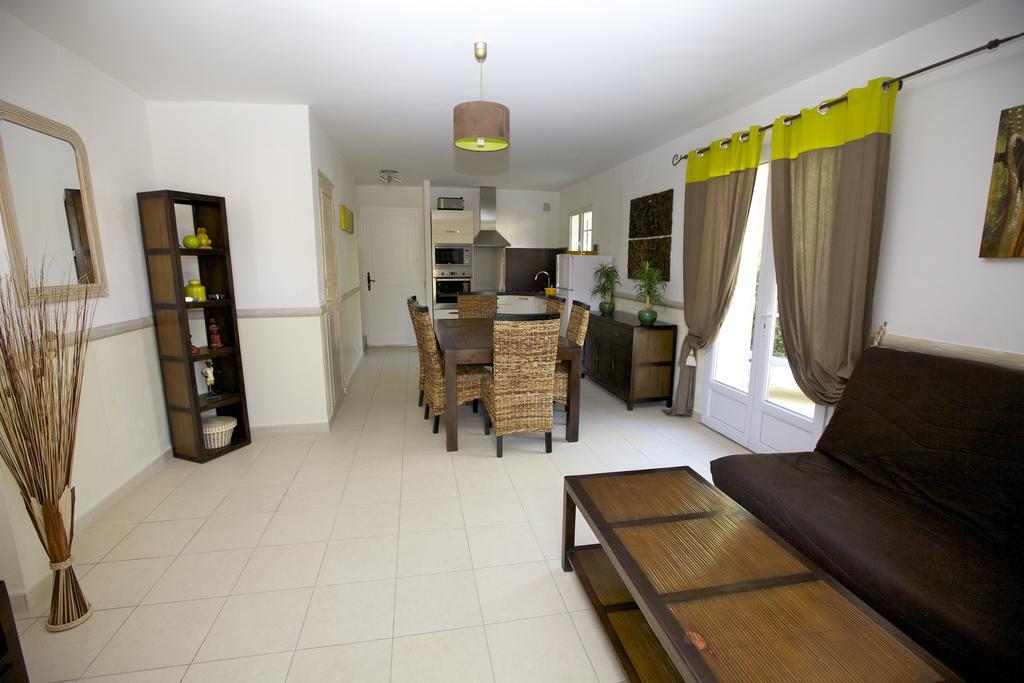 Les Jardins De La Mer Grimaud Habitación foto